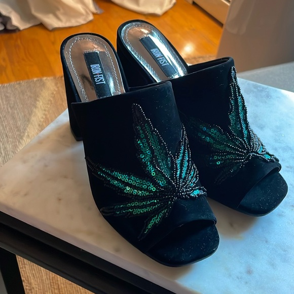 New In Box Mary Jane Slip On Heel; black velvet with beaded leaf - Picture 1 of 4